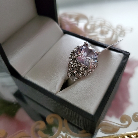 Elegant cubic zirconia crystals ring - Picture 5 of 6